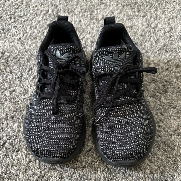 Kids adidas - Picture 1 of 4